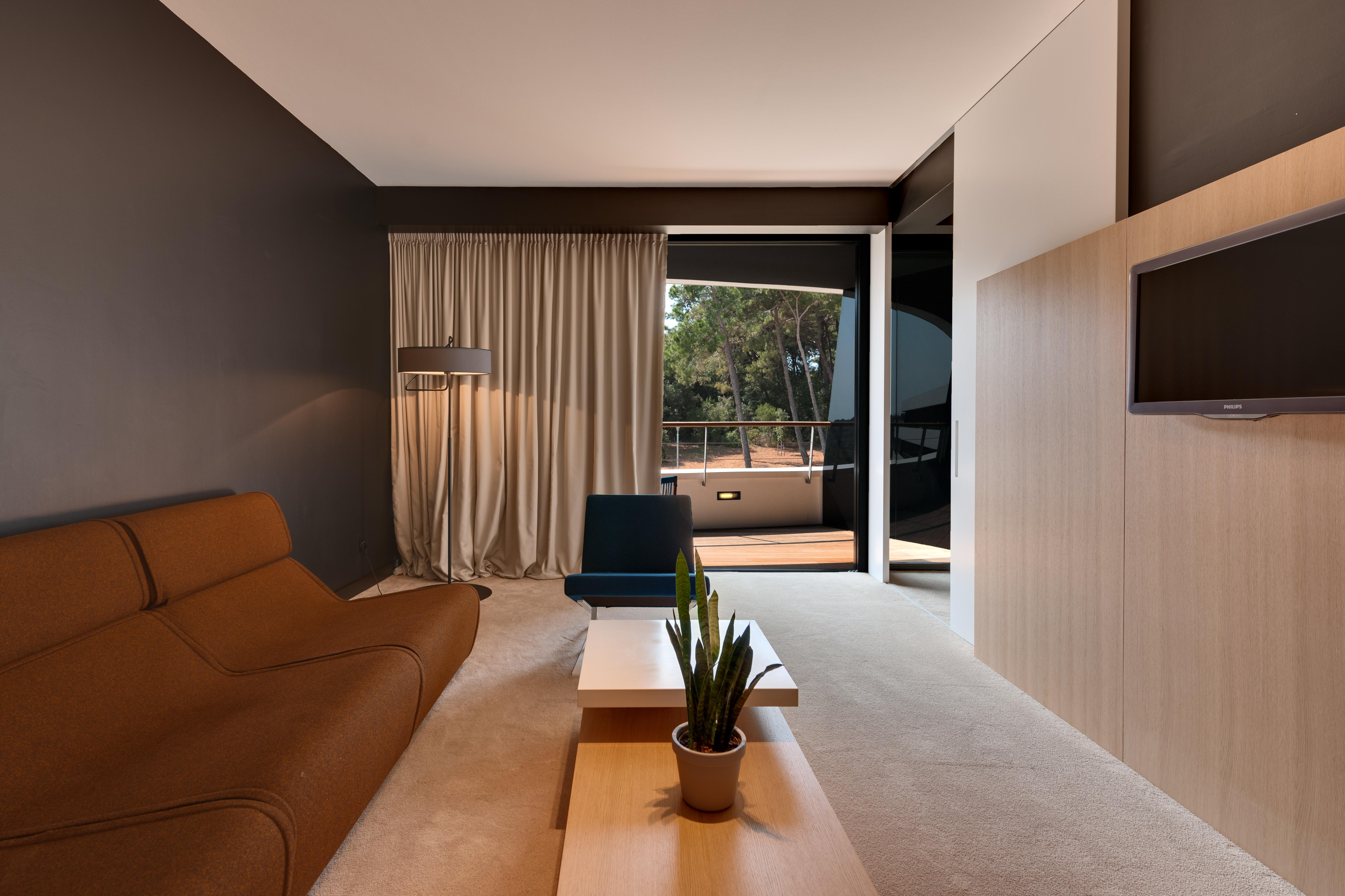فندق لون روفينج المظهر الخارجي الصورة A room at the hotel