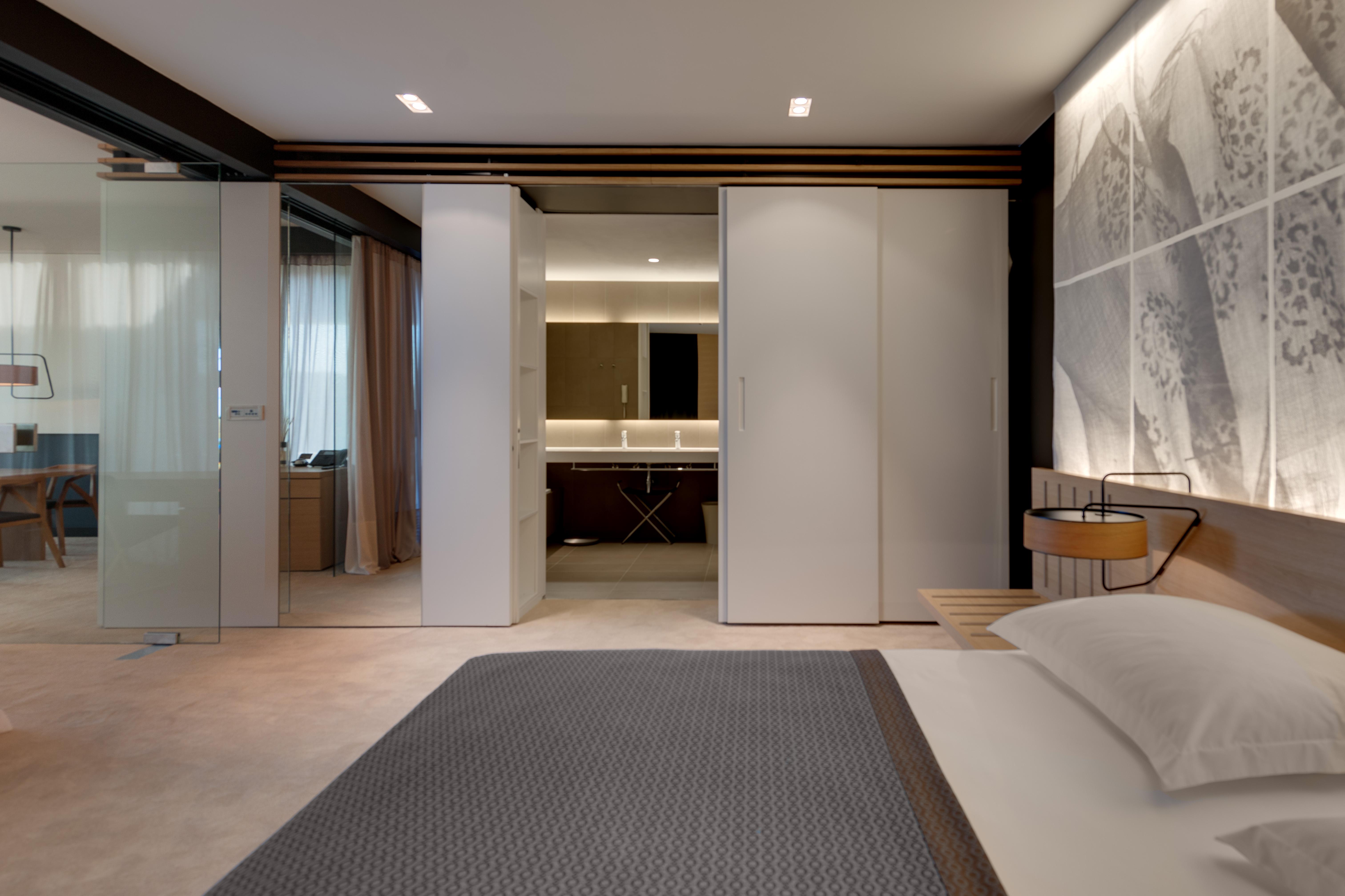 فندق لون روفينج المظهر الخارجي الصورة A room at the hotel