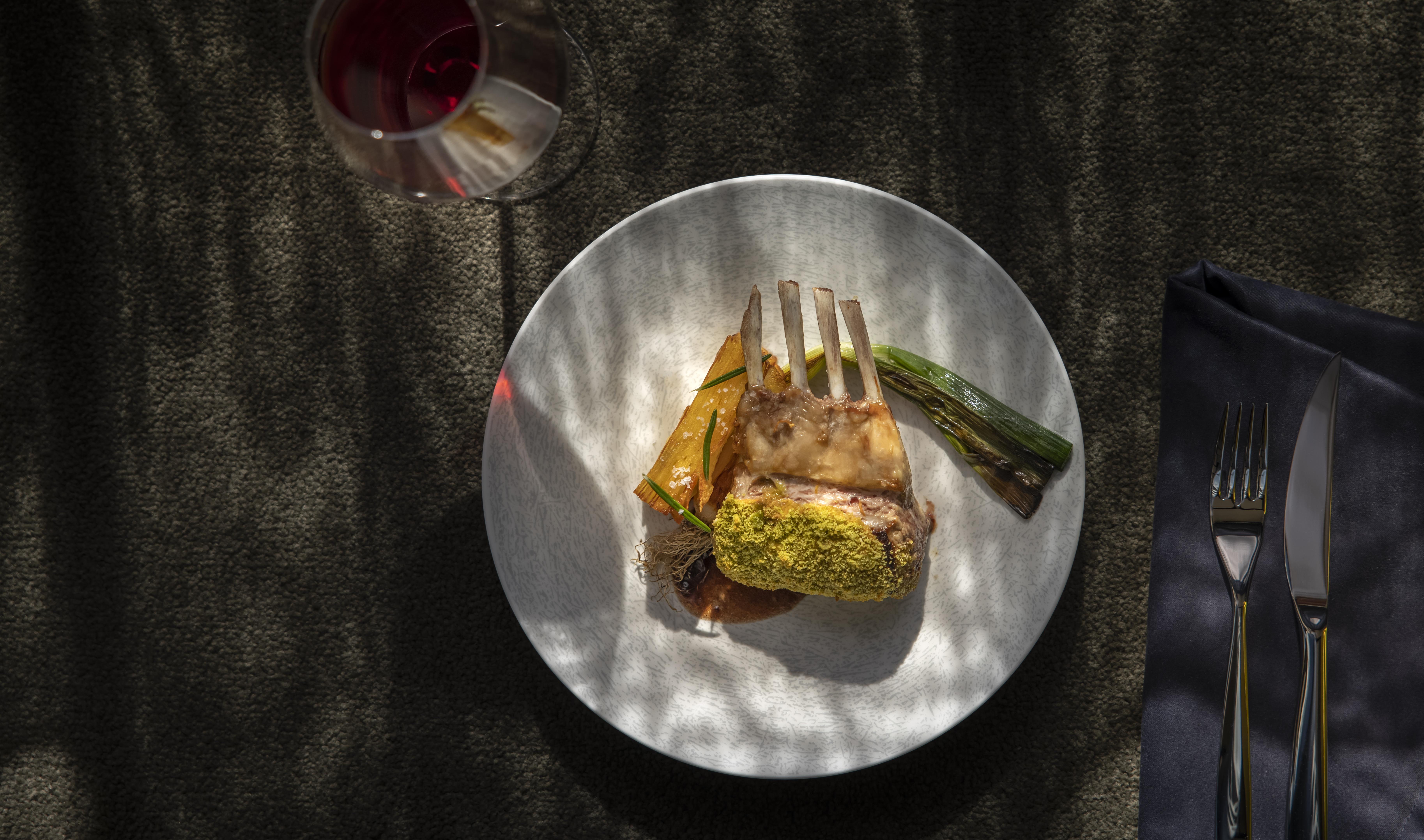 فندق لون روفينج المظهر الخارجي الصورة Rack of lamb
