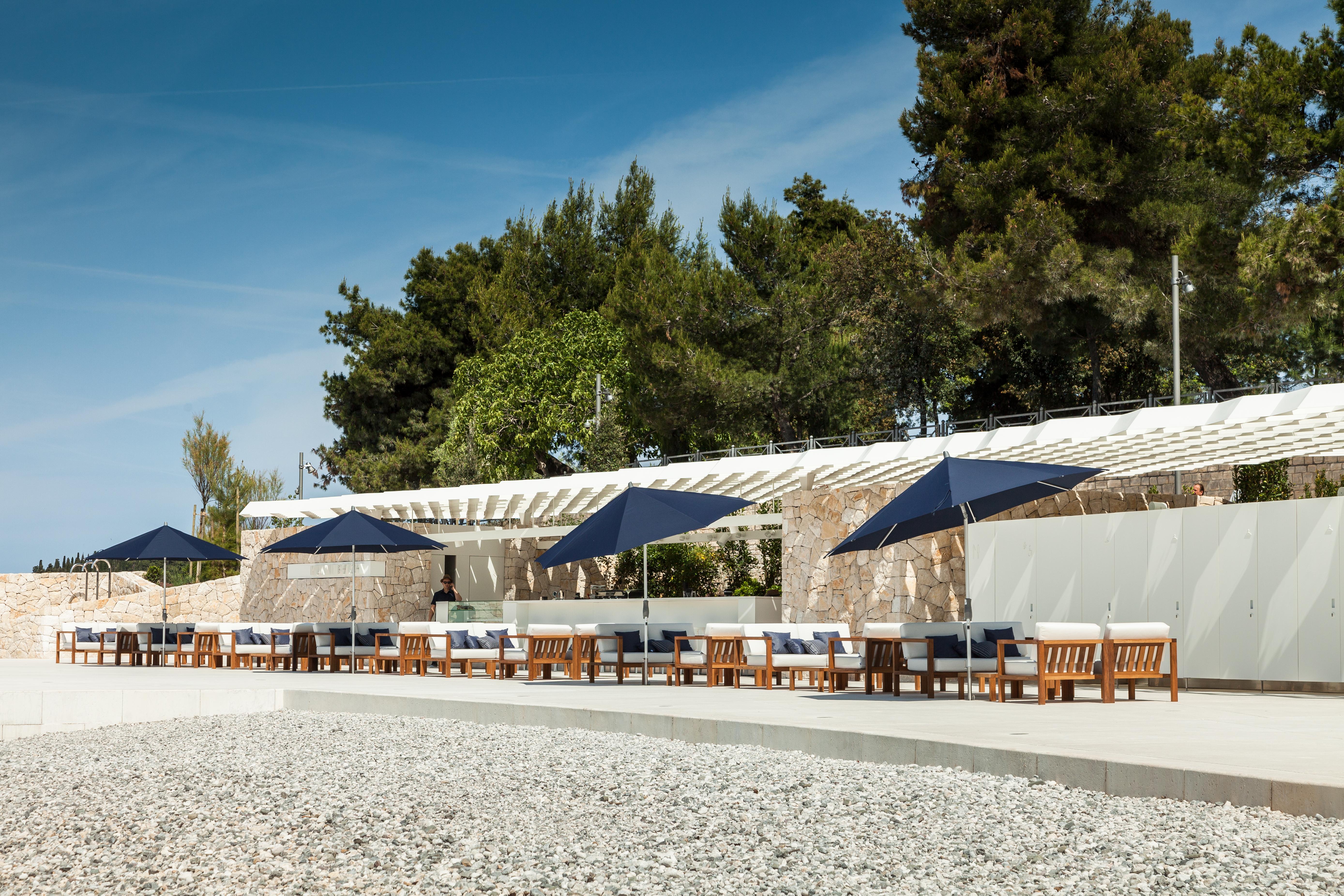 فندق لون روفينج المظهر الخارجي الصورة The beach at the hotel