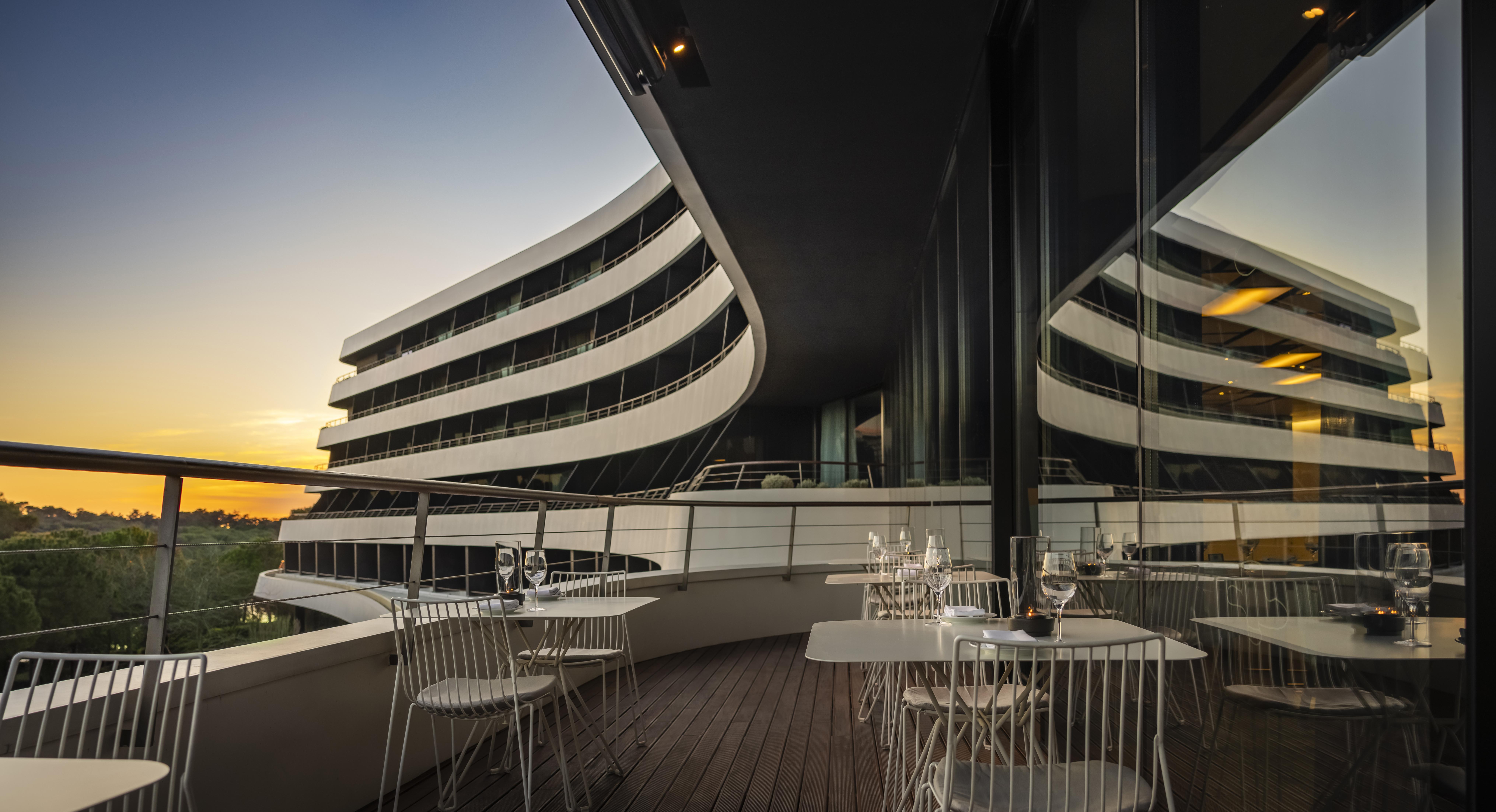 فندق لون روفينج المظهر الخارجي الصورة The Sky Bar