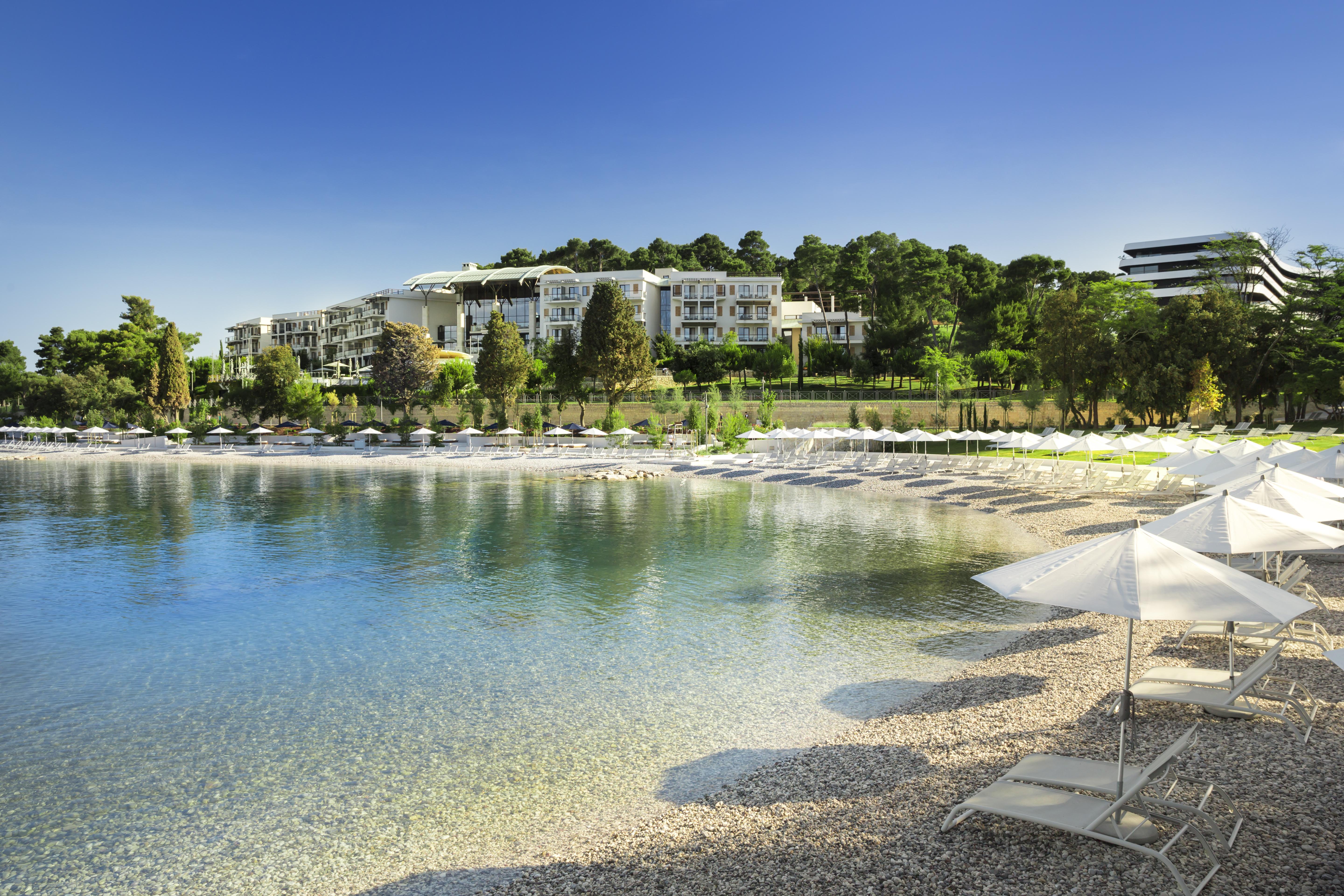 فندق لون روفينج المظهر الخارجي الصورة Beach at the hotel