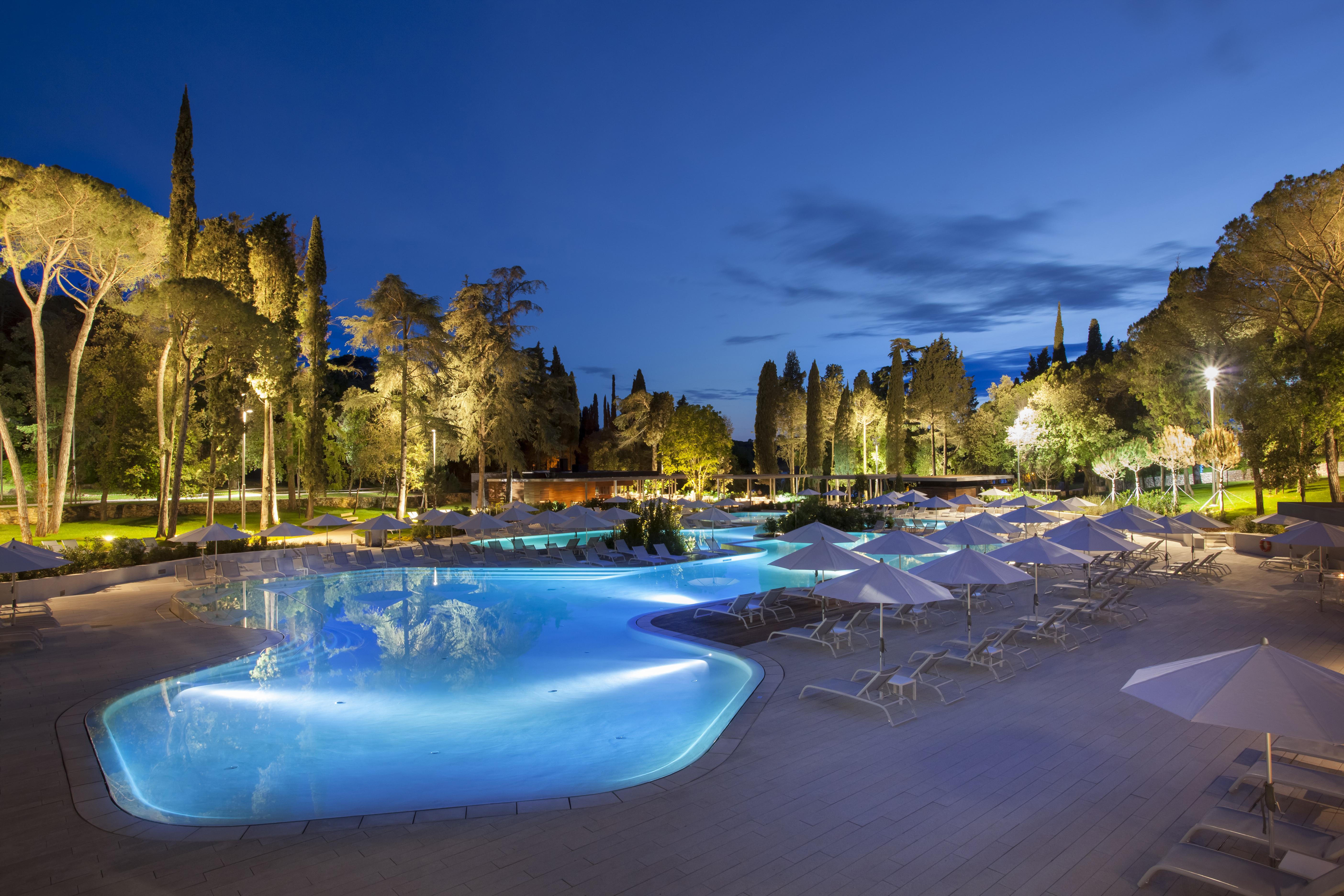 فندق لون روفينج المظهر الخارجي الصورة The resort's main pool
