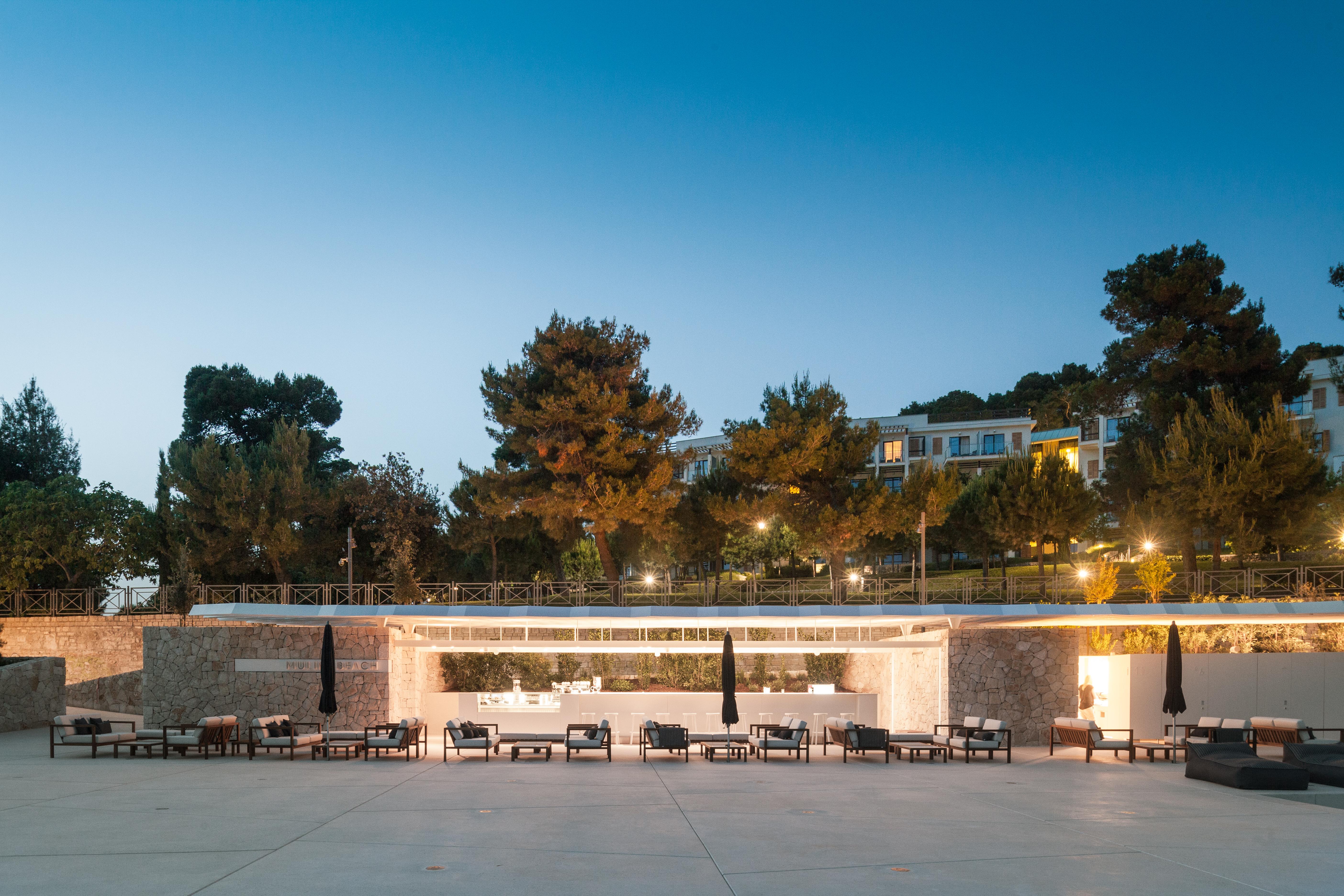 فندق لون روفينج المظهر الخارجي الصورة The restaurant at the hotel
