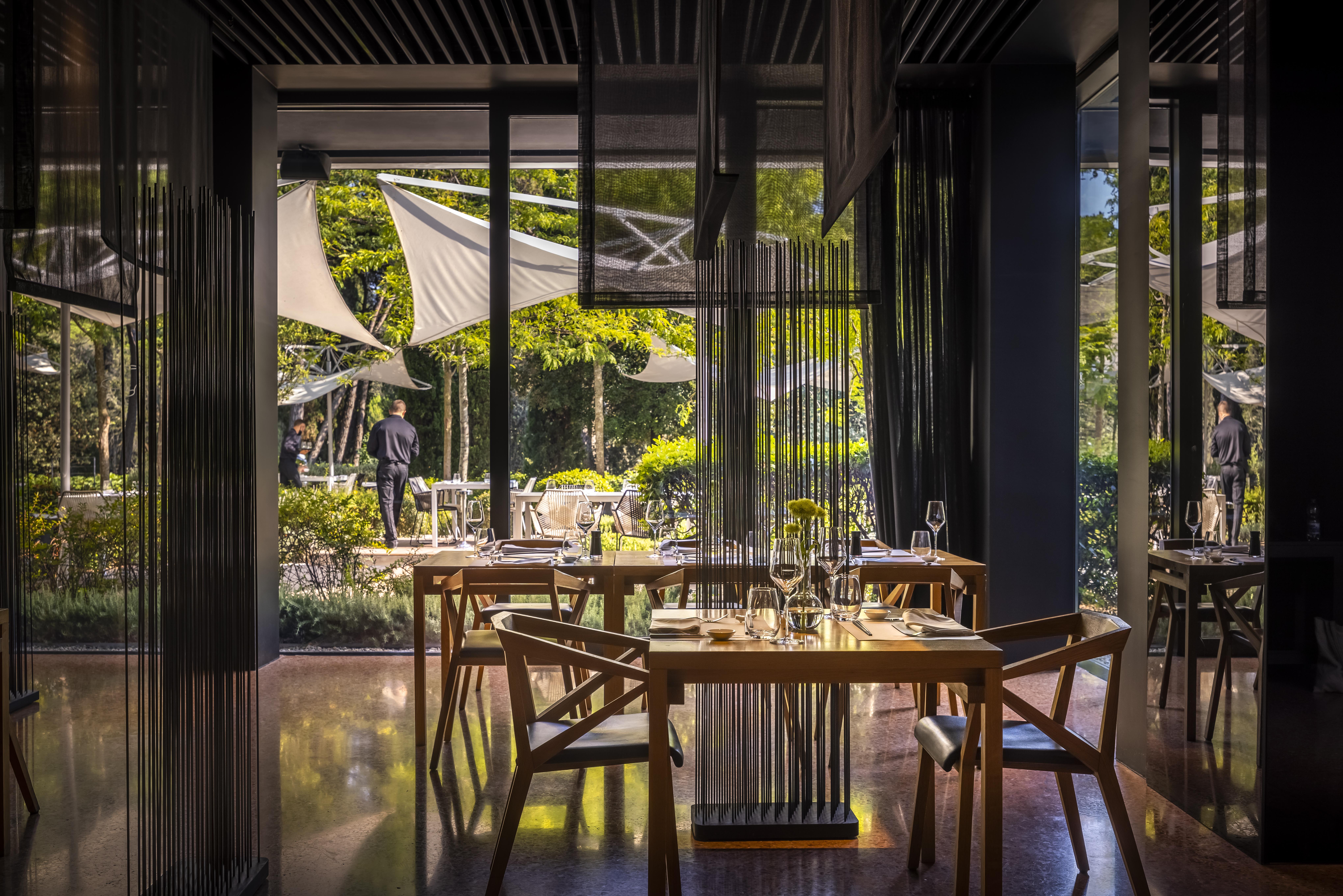 فندق لون روفينج المظهر الخارجي الصورة The interior of the restaurant
