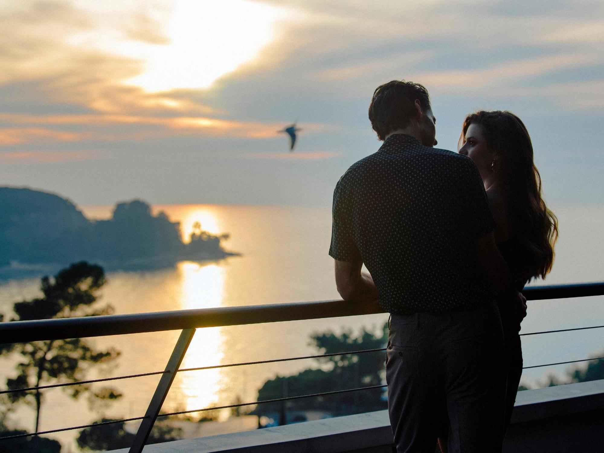 فندق لون روفينج المظهر الخارجي الصورة Sunset at the resort